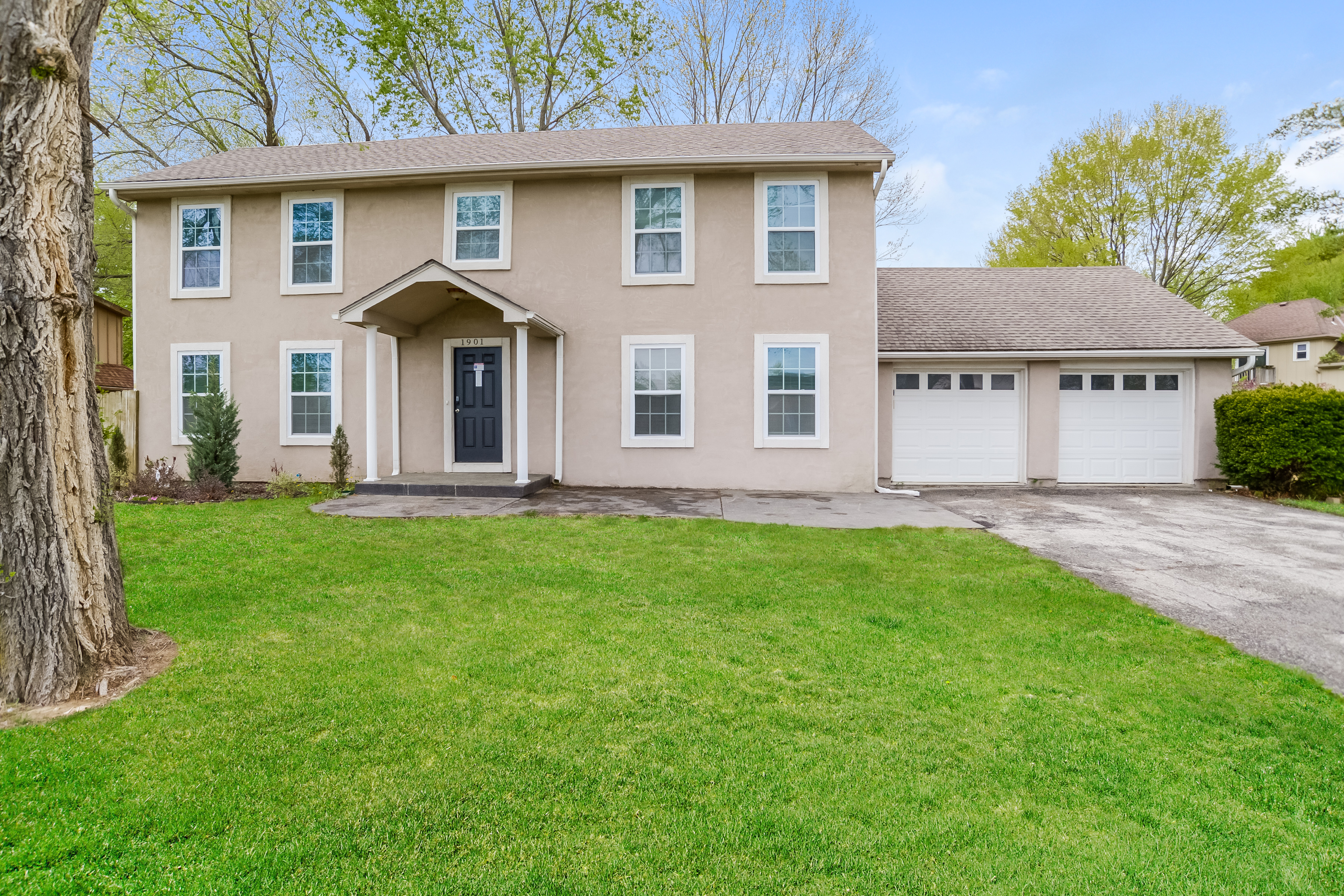 1901 E Sheridan St Olathe, KS 66062